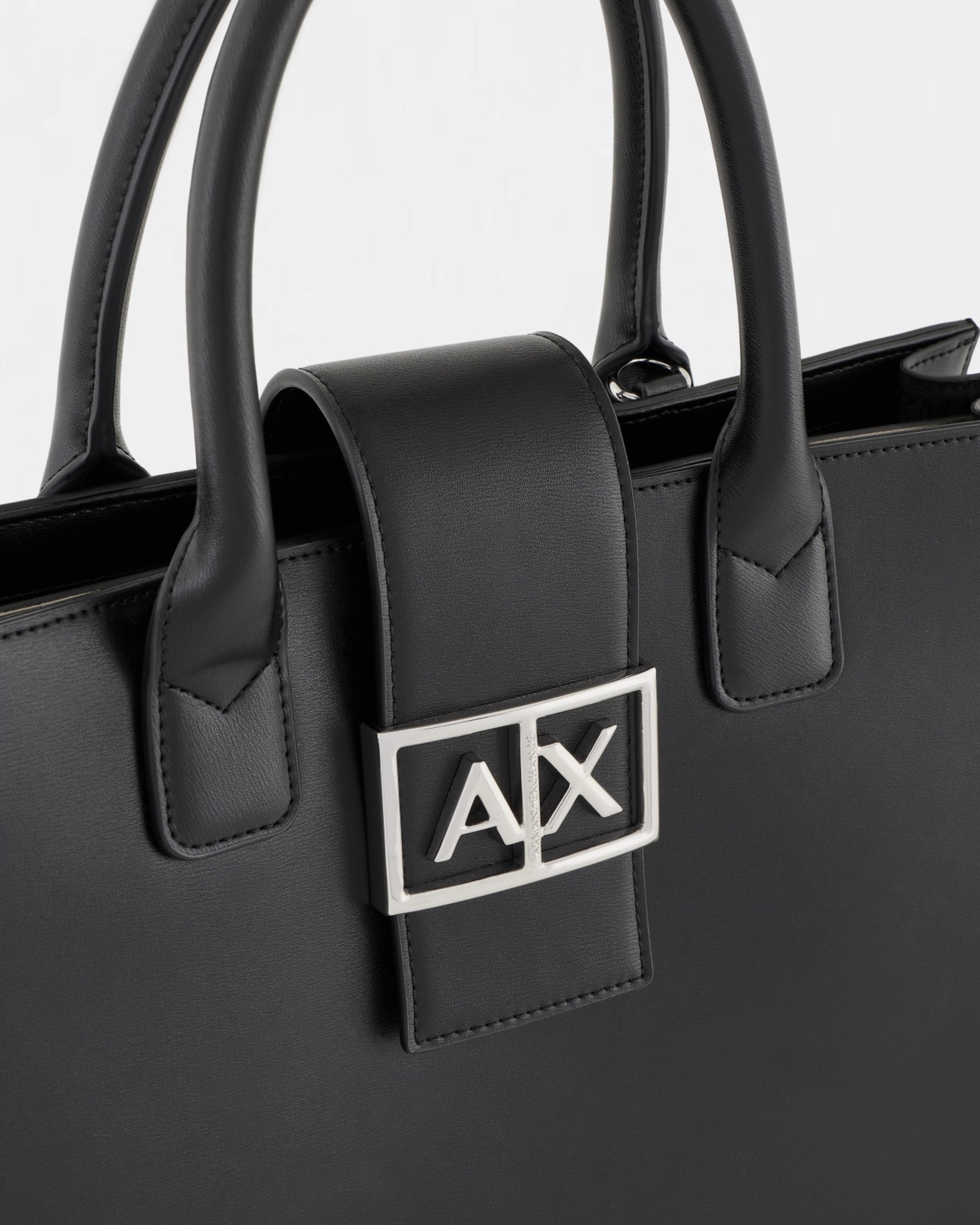 Дамска чанта в черно Women’s handbag Armani Exchange XW00030 5AF12039 UC001 Black