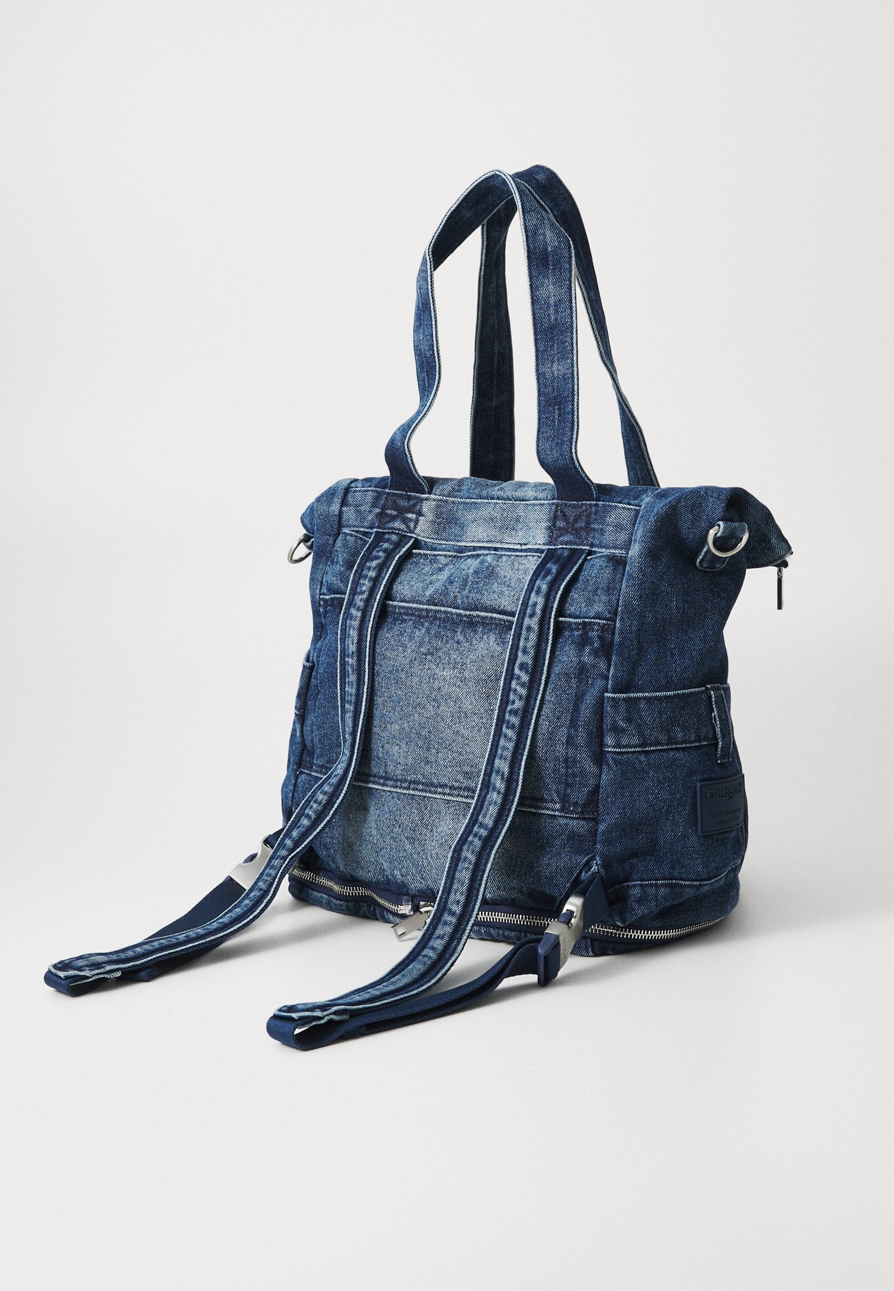 Дамска дънкова чанта раница Women’s denim rucksack / backpack Desigual
25SAKD02 Blue