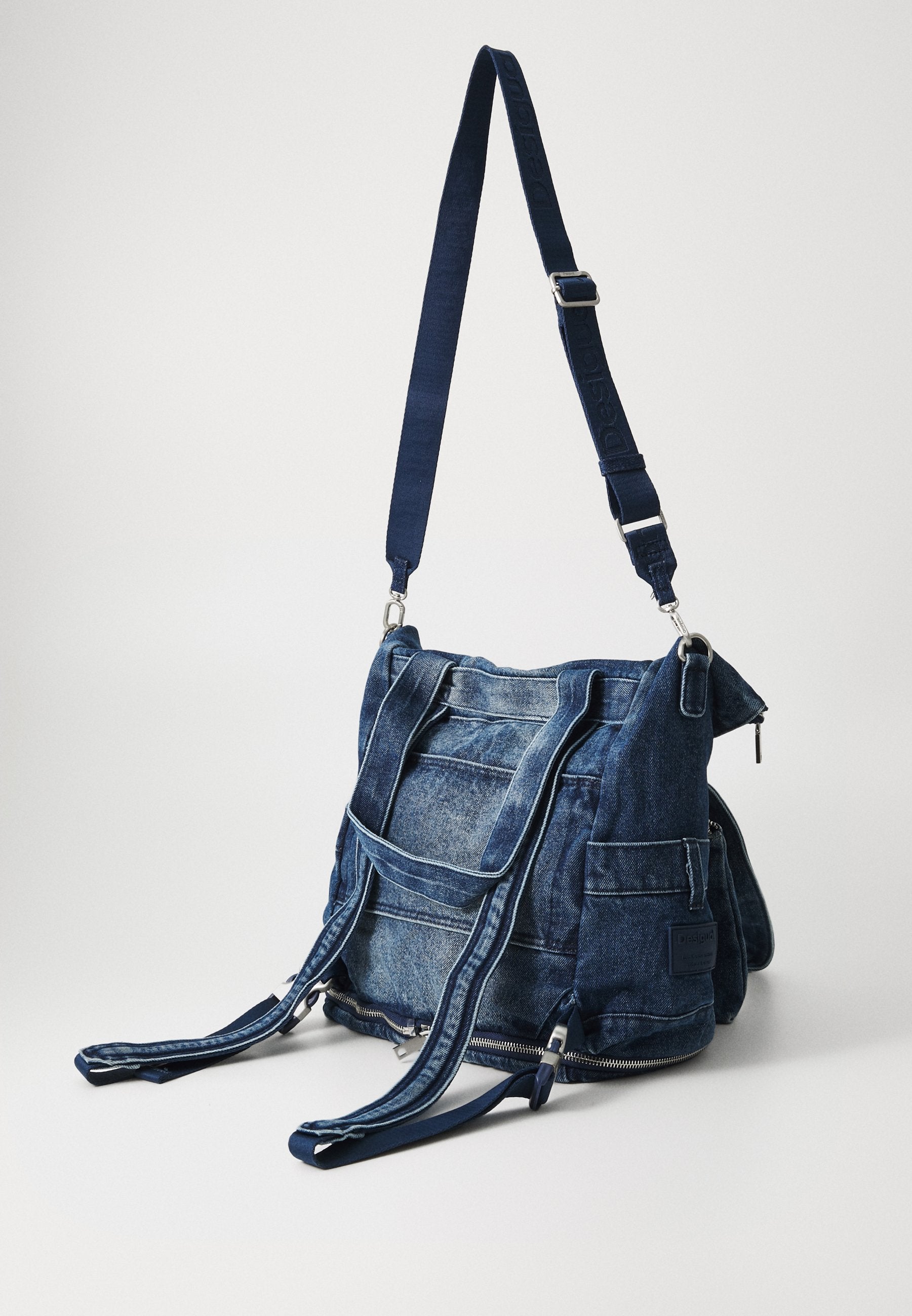 Дамска дънкова чанта раница Women’s denim rucksack / backpack Desigual
25SAKD02 Blue