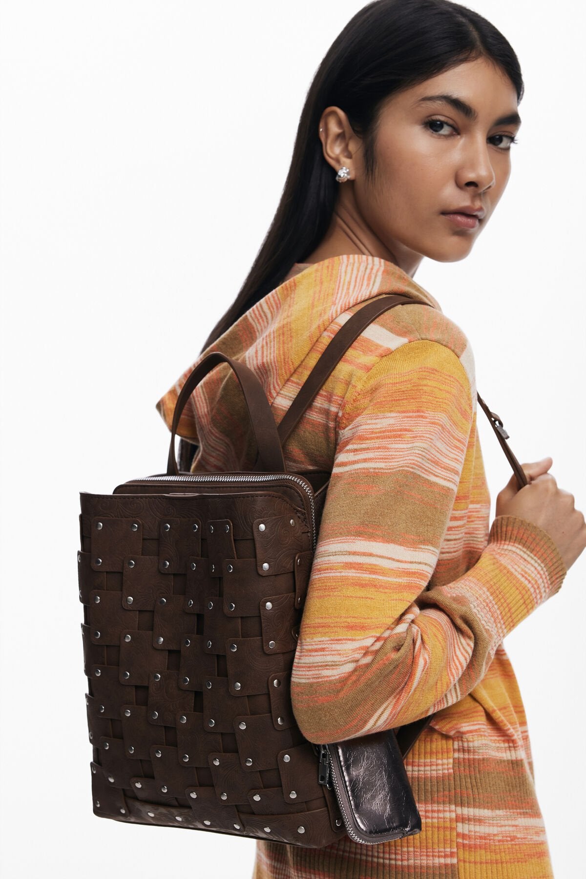 Дамска раница Women’s rucksack Desigual
25WAKP39 6009 Dark Brown lifestyle view