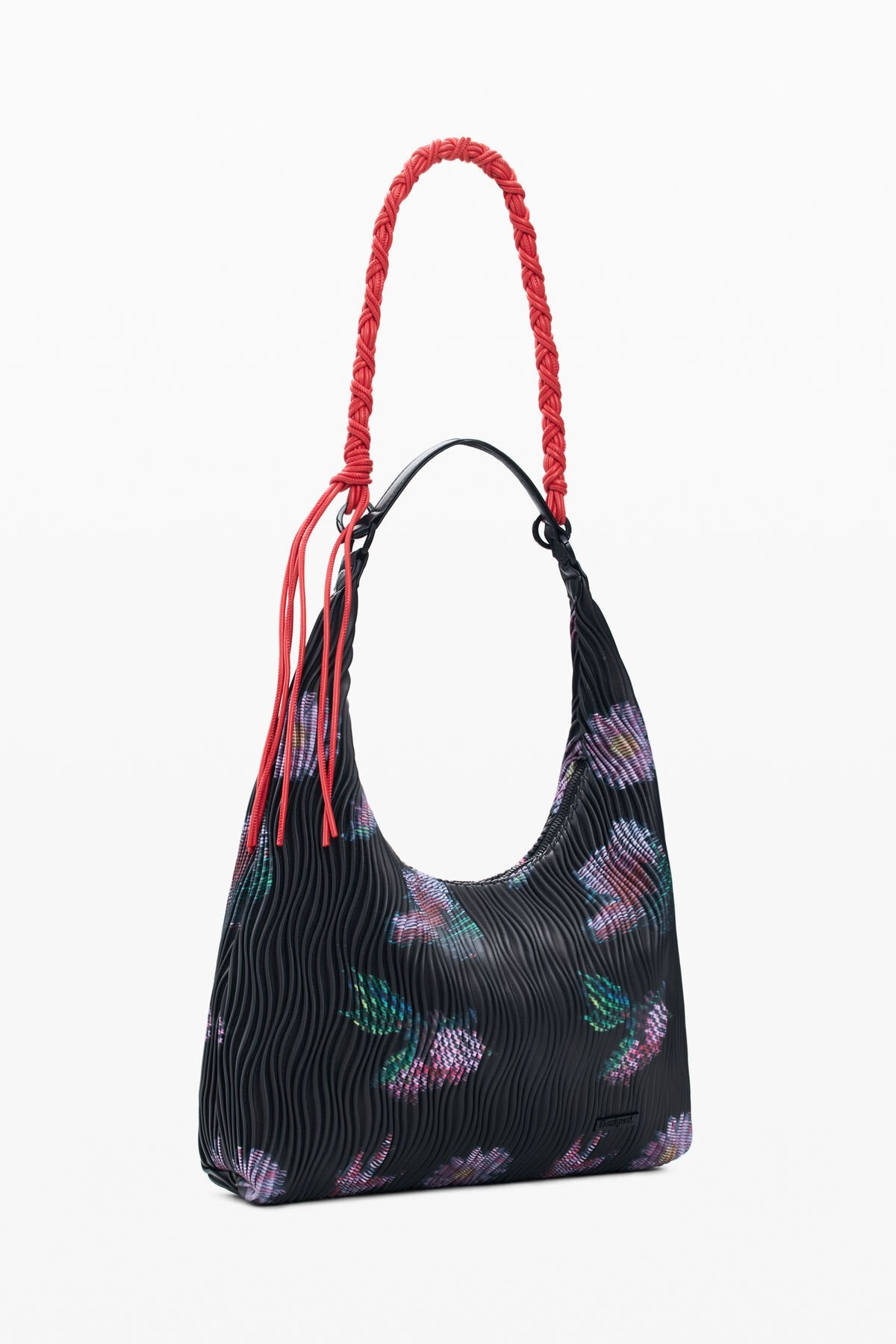 Дамска чанта Medium oval-shaped shoulder bag
26SAXP57 2000 Black angled view