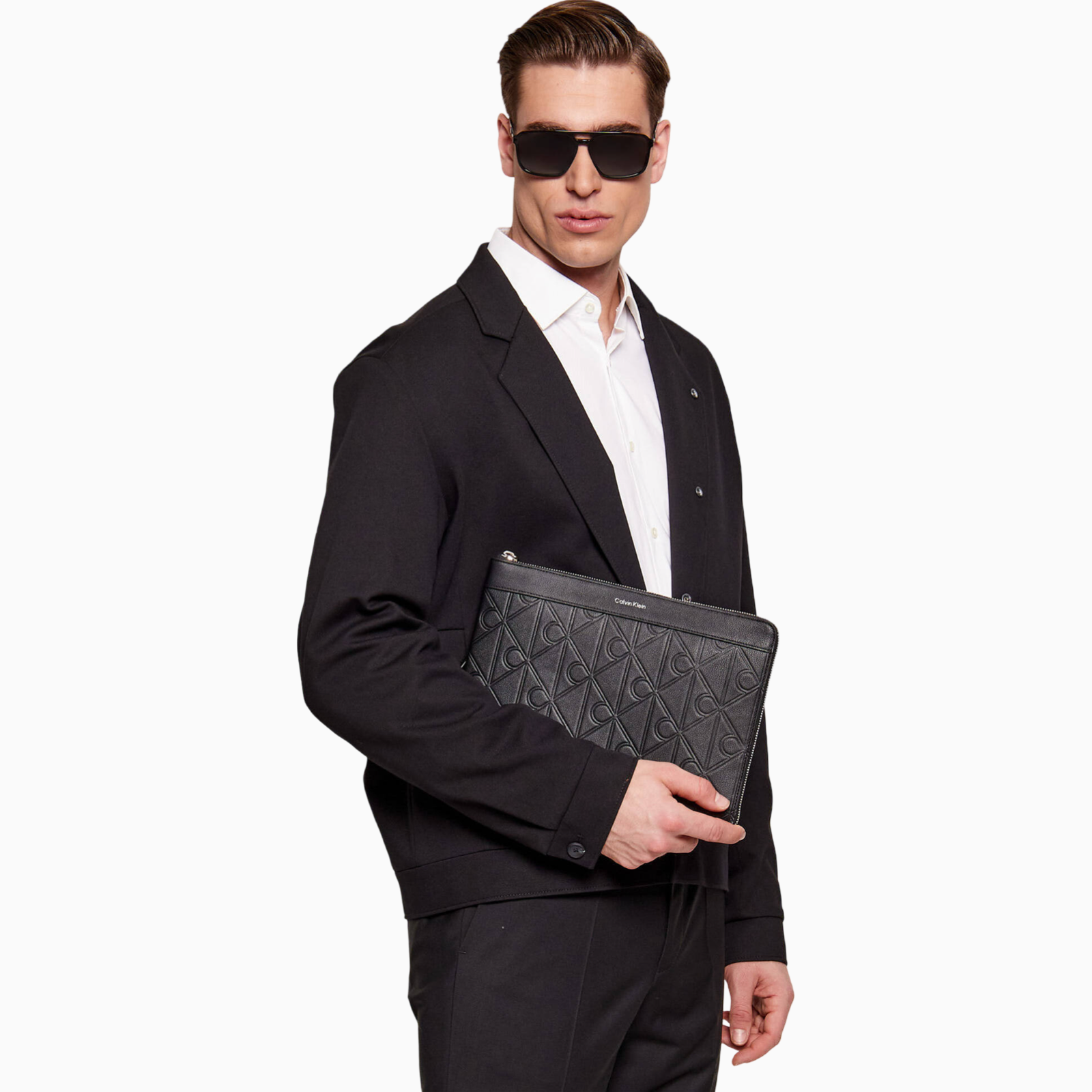 Клъч чанта Men’s clutch bag Calvin Klein
LV04D1180G UB1 Black lifestyle view