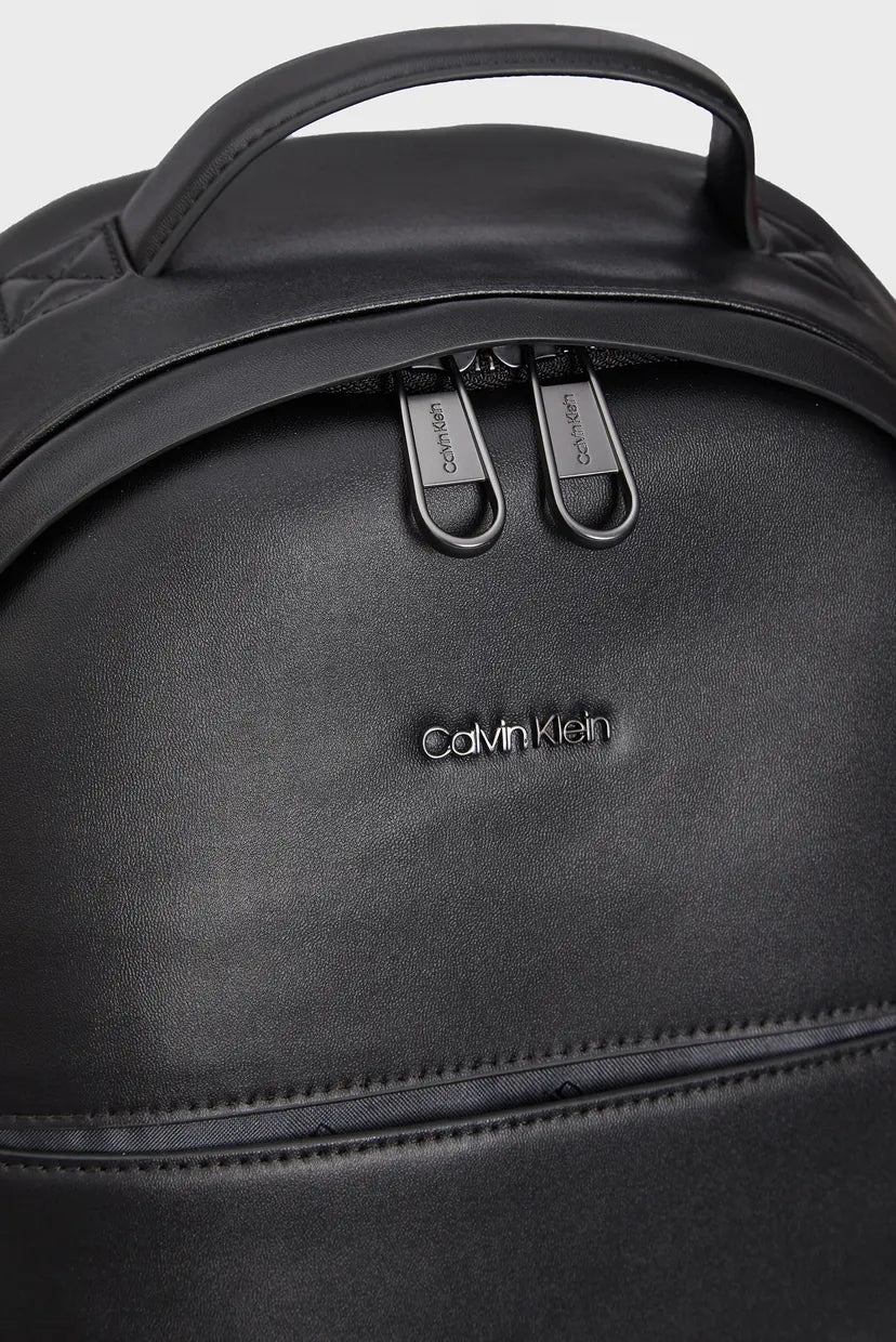 Мъжка раница Men’s rucksack Calvin Klein
K50K511212 BEH close up view