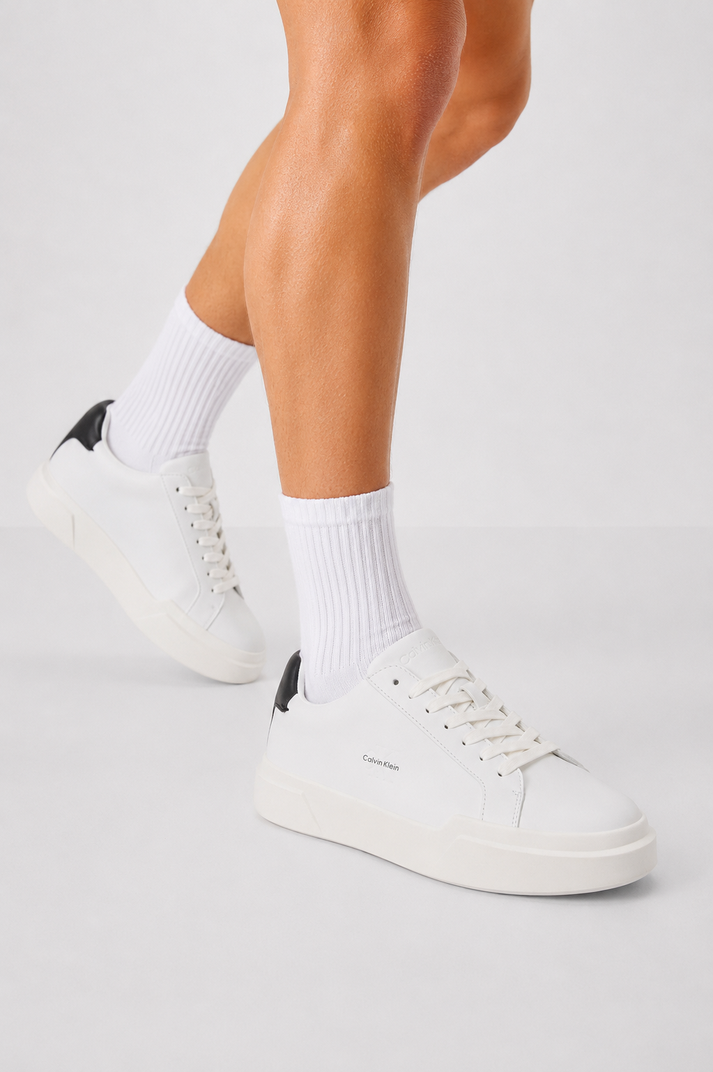 Мъжки кецове Men’s sneakers Calvin Klein
YM0YM01344 06X White lifestyle view