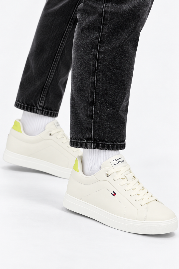 Мъжки кецове Tommy Hilfiger Icon Court FM0FM05678 LSK (бяло) Lifestyle кадър