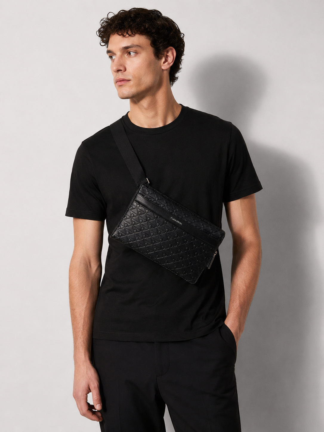 Мъжка чанта Men’s waist bag Calvin Klein 
LV04D3277G Black lifestyle view