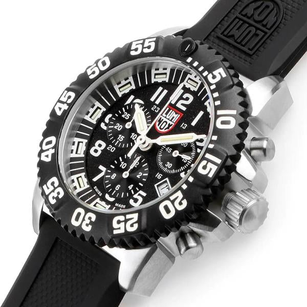 Мъжки часовник Men’s watch Luminox Giant Navy Seal Colormark Chronograph CARBONOX™ XS3181F close up view