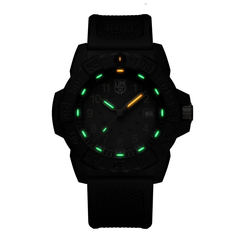 Мъжки часовник Men’s watch Luminox Navy Seal XS3508GOLD night view