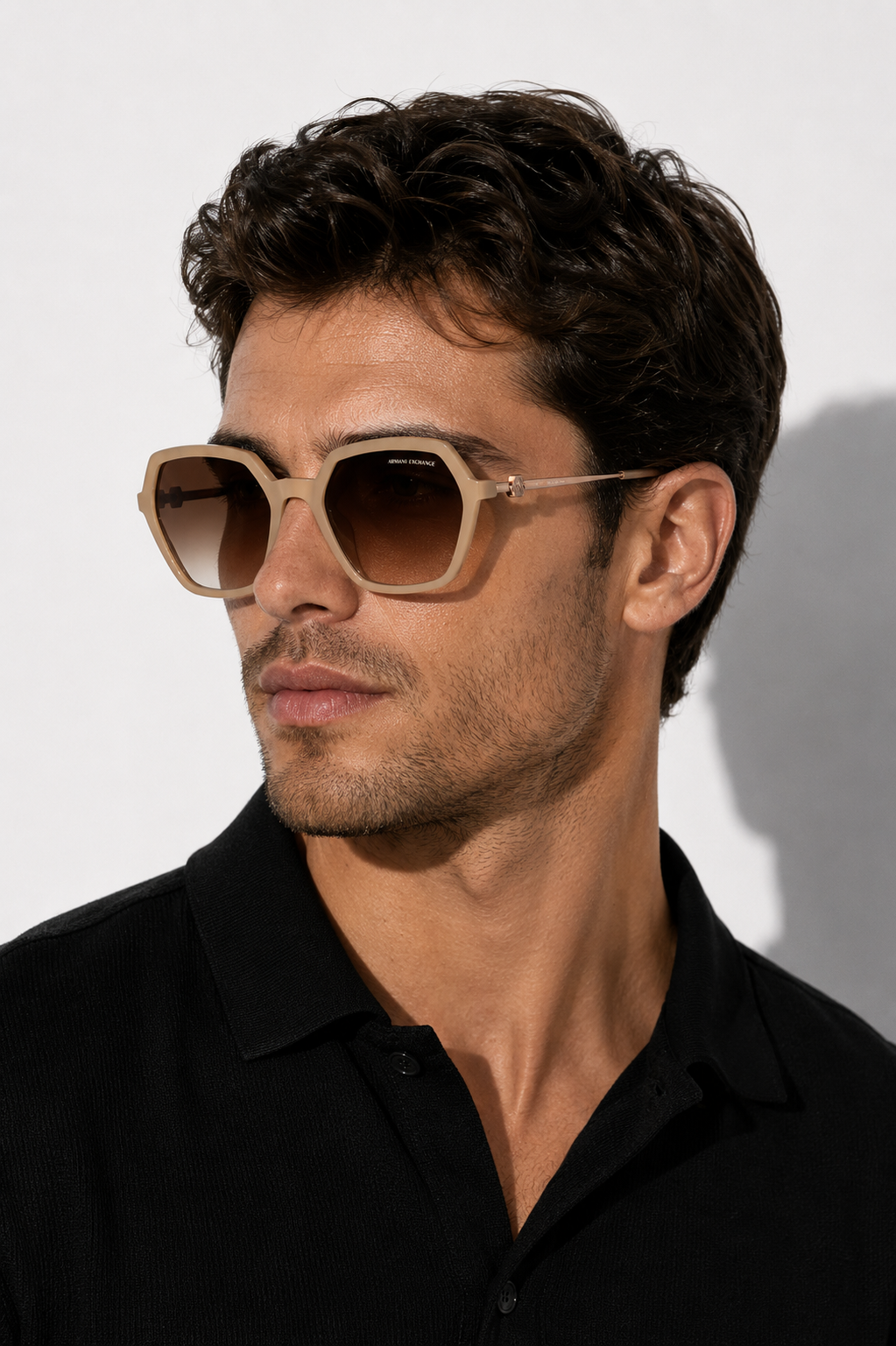 Слънчеви очила Unisex sunglasses ARMANI EXCHANGE AX4139S U83421 lifestyle view