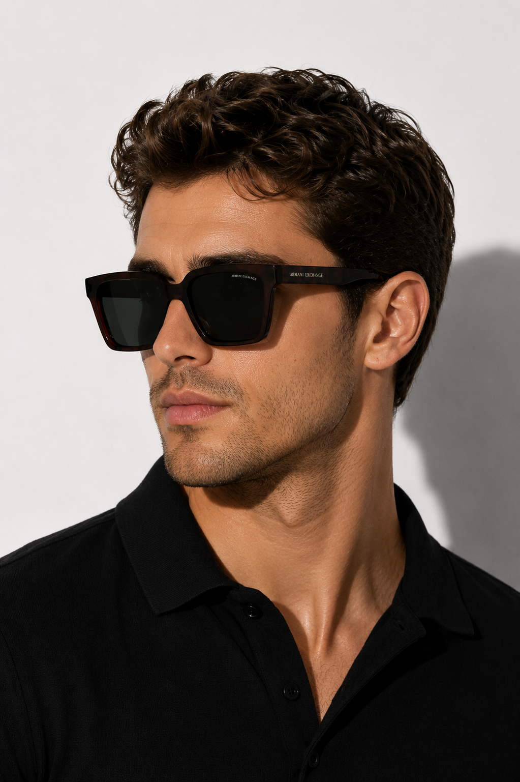 Слънчеви очила Unisex sunglasses ARMANI EXCHANGE AX4147S835773 lifestyle view 2