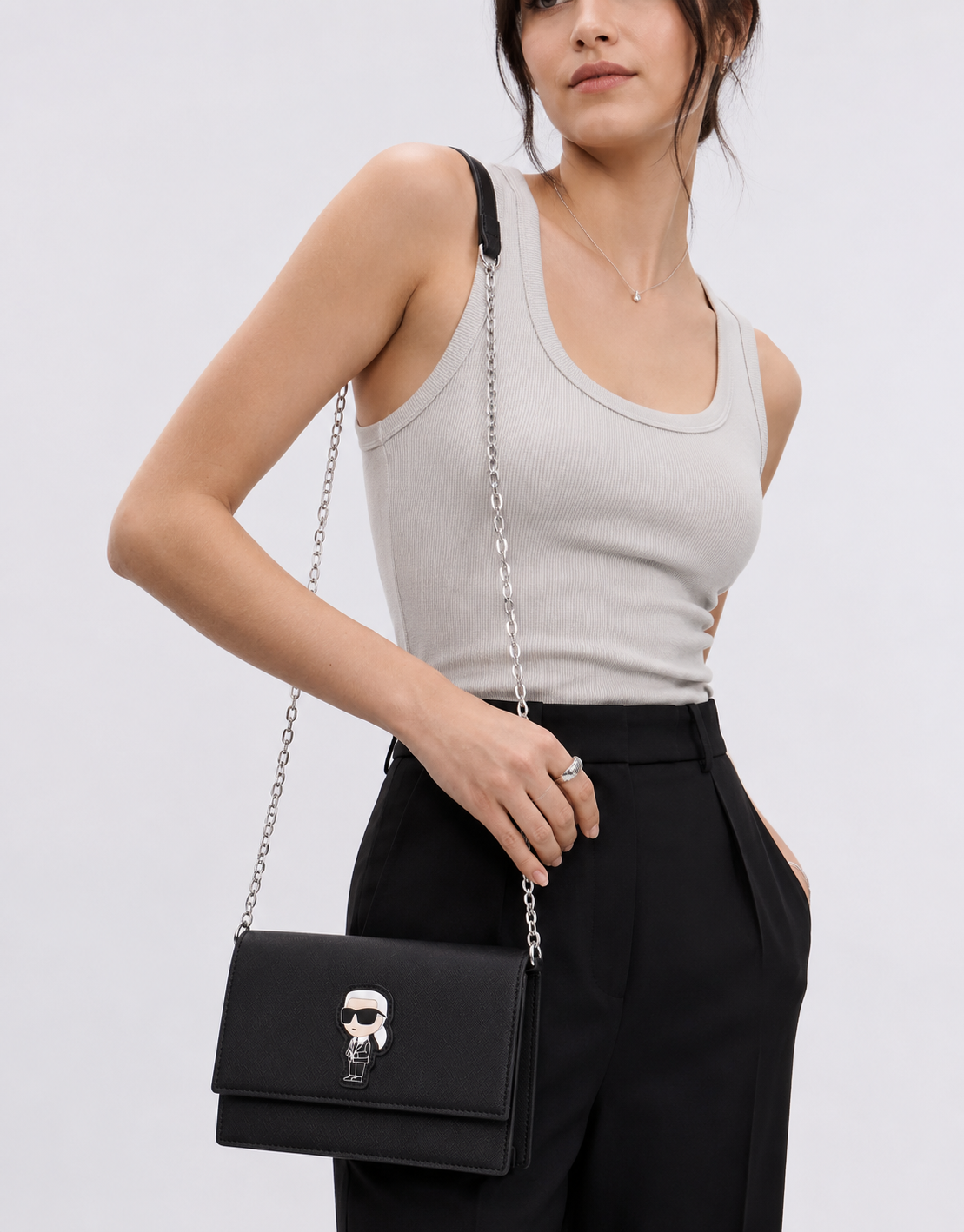 Дамска чанта през рамо Women’s crossbody bag Karl Lagerfeld K/Ikonik ARW32006 999 Black lifestyle view 2