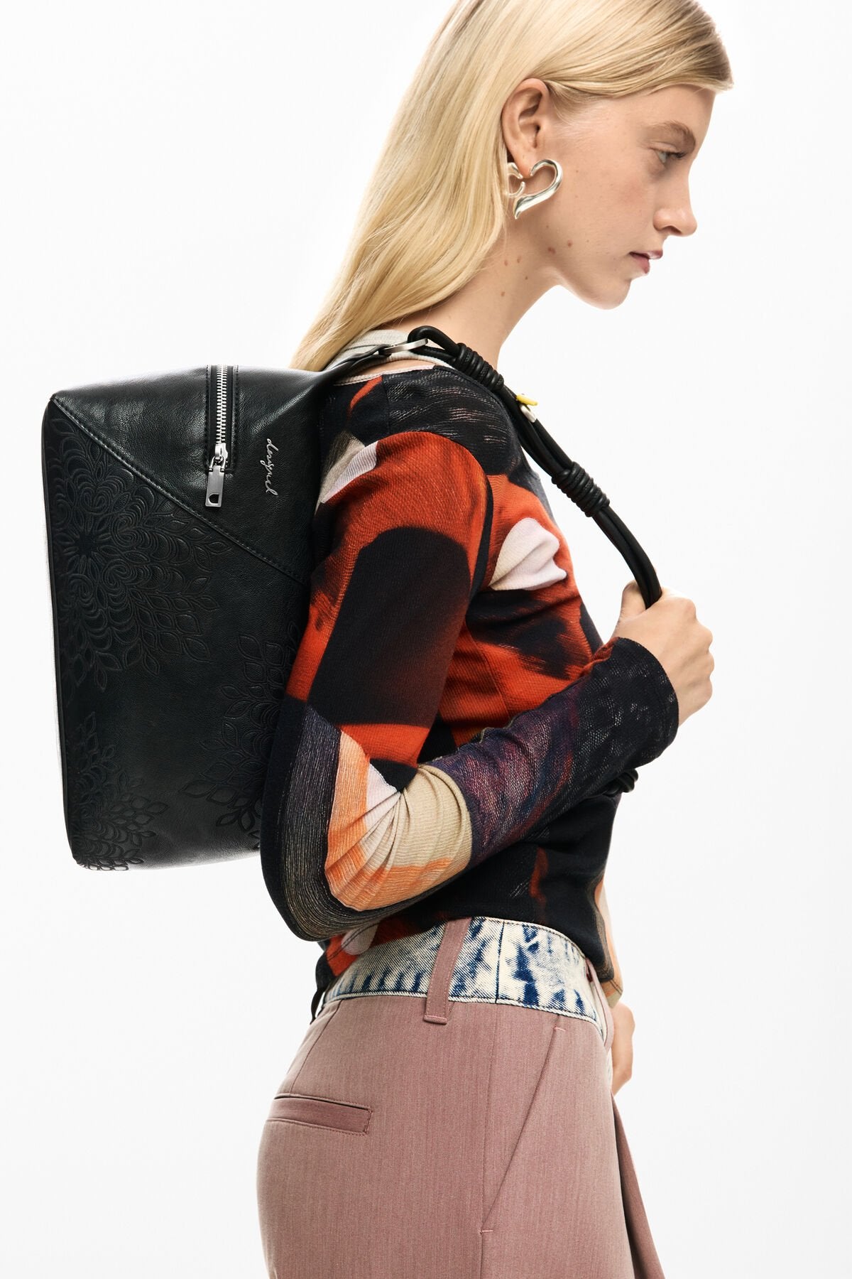 Дамска чанта Women’s handbag Desigual
26SAXPAW 2000 Black lifestyle view