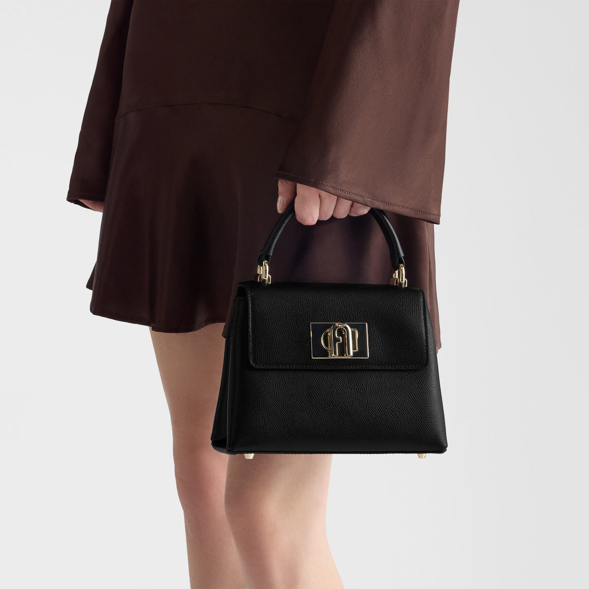 Women’s handbag Furla 1927 Top Handle Mini
WB00109_ARE000_1007_O6000 Black lifestyle view