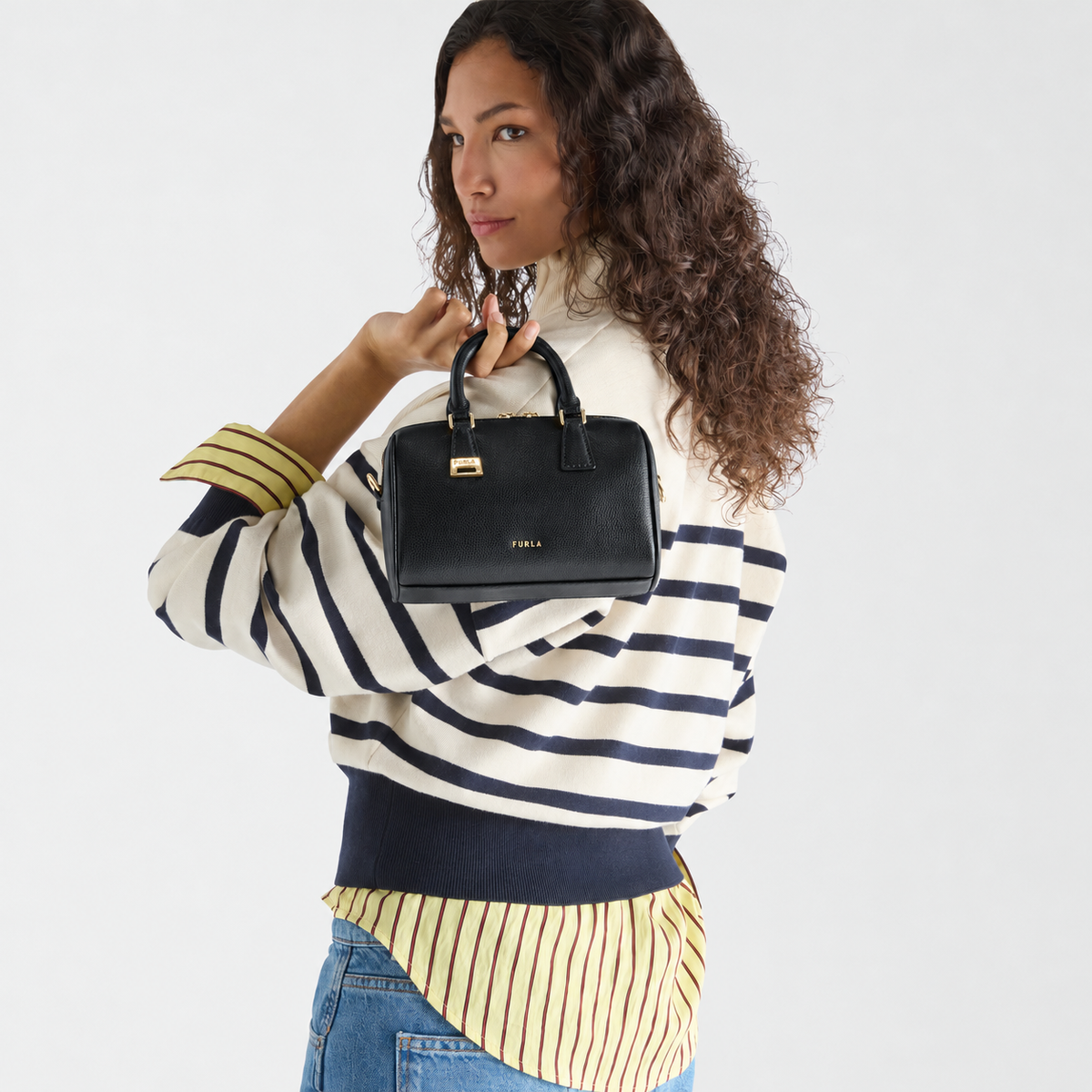 Women’s handbag Furla Olivia Boston Mini
WE00933_AX0023_1007_O6000 Back lifestyle view