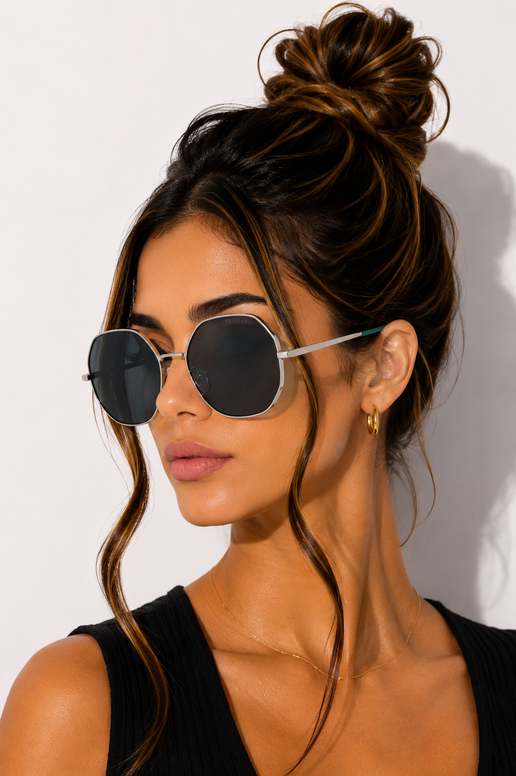 Дамски слънчеви очила Women’s metal sunglasses Trussardi TSW3012 03B lifestyle view