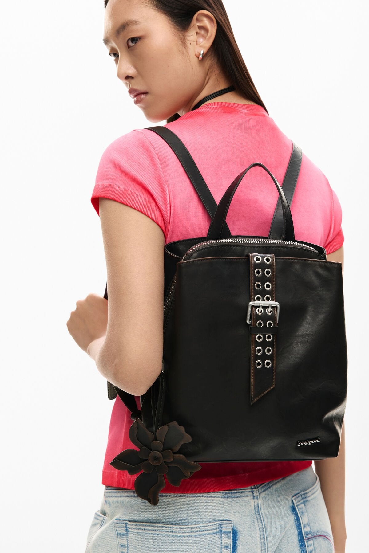 Дамска раница Women’s rucksack Desigual
26SAKP11 6009 Dark Brown lifestyle view