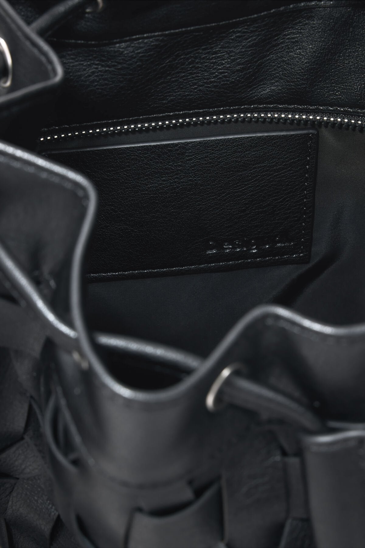 Дамска раница Women’s rucksack Desigual
26SAKP13 2000 Black inside view