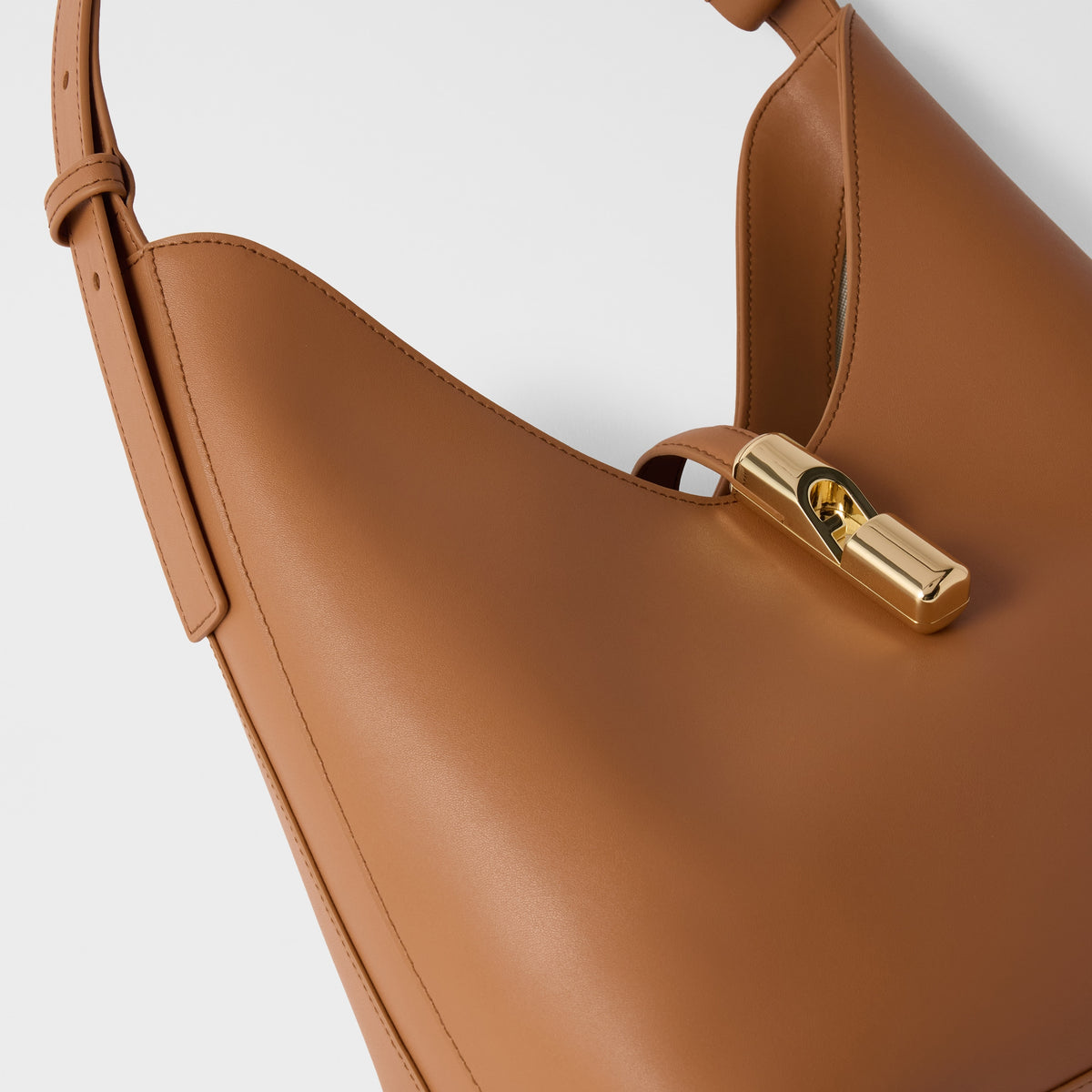 Women’s shoulder bag Furla Goccia M
WB01499_BX3104_1007 RY000 Brandy detail view