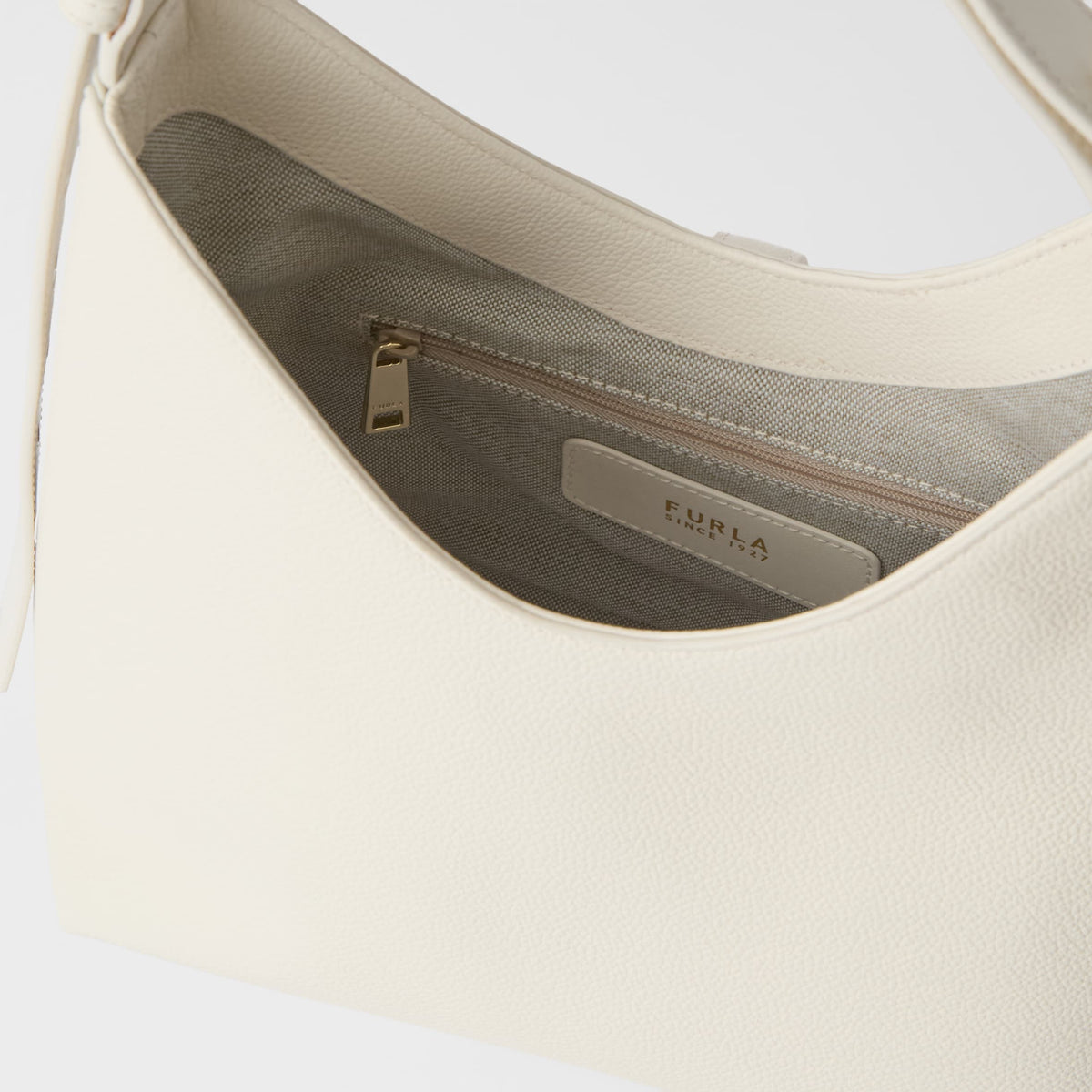 Women’s shoulder bag Furla Goccia S
WB01979_BX3353_1007_PNN00 Panna inside view