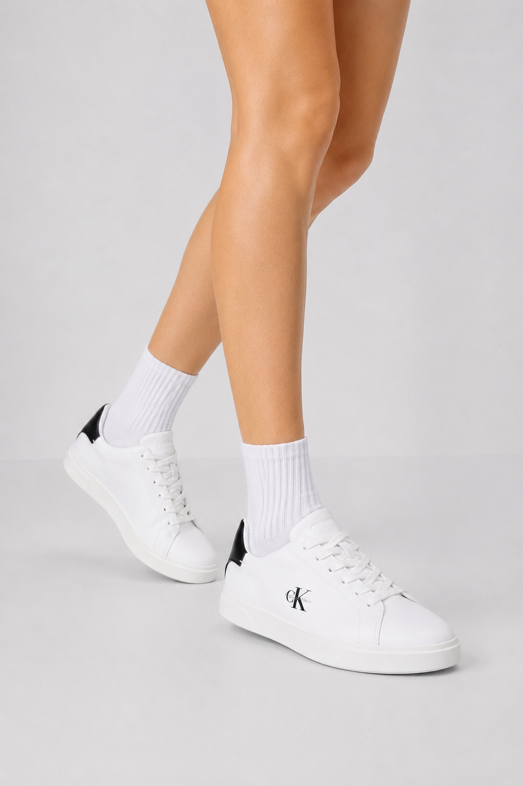 Дамски кецове Women’s sneakers Calvin Klein
HW0HW03146 01W lifestyle view