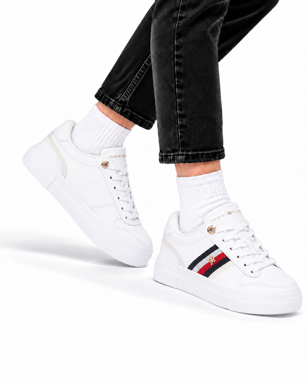 Дамски кецове Tommy Hilfiger FW0FW09603YBS (бяло) Lifestyle кадър