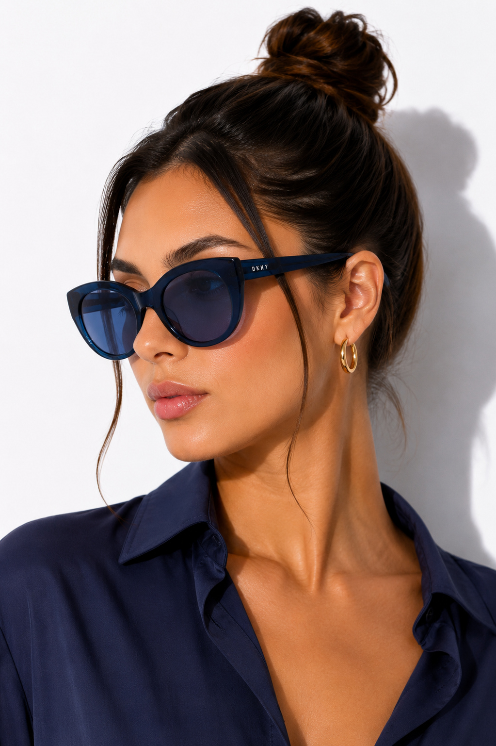 Дамски слънчеви очила Women’s sunglasses DKNY DK517S 400 Transparent Navy Blue lifestyle view