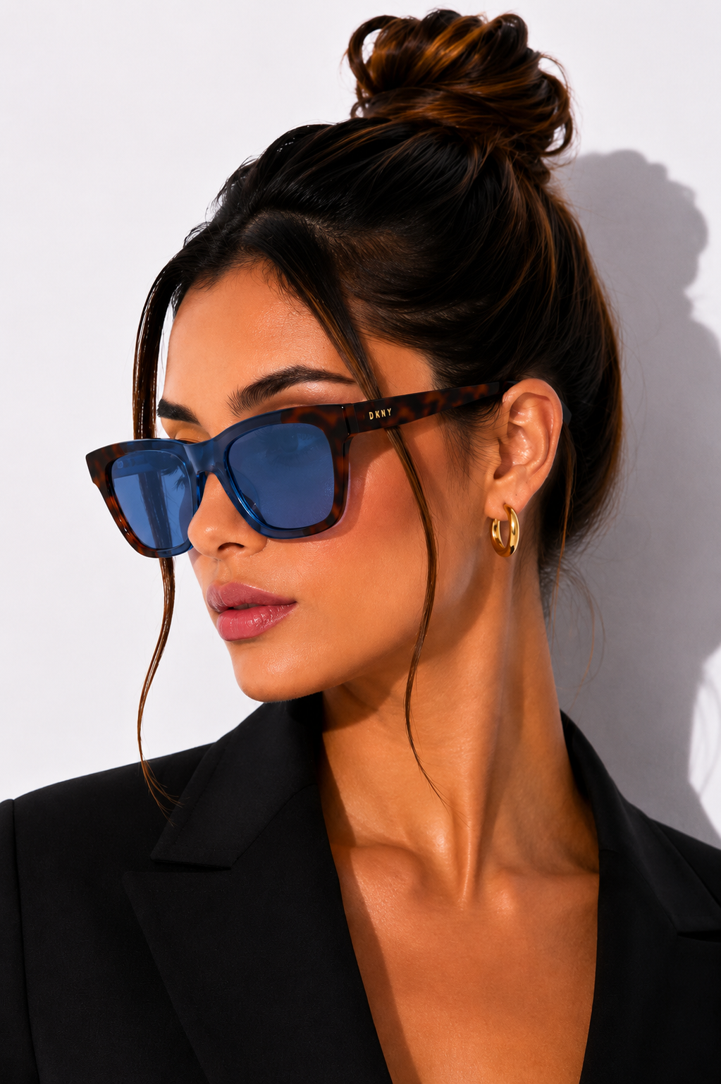 Дамски слънчеви очила Women’s sunglasses DKNY DK529S 240 Blue Havana / Dark Havana Blue lifestyle view