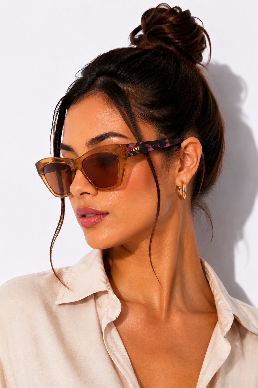 Дамски слънчеви очила Women’s sunglasses DKNY DK535S 730 Transparent Honey / Crystal Amber lifestyle view