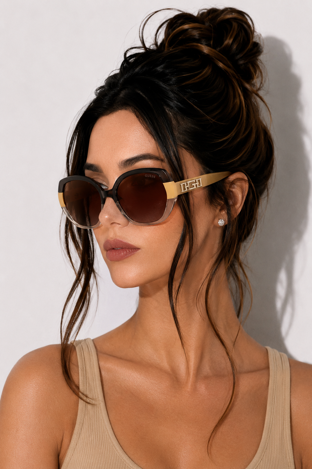 Дамски слънчеви очила Women’s sunglasses GUESS GU7911 41E lifestyle view