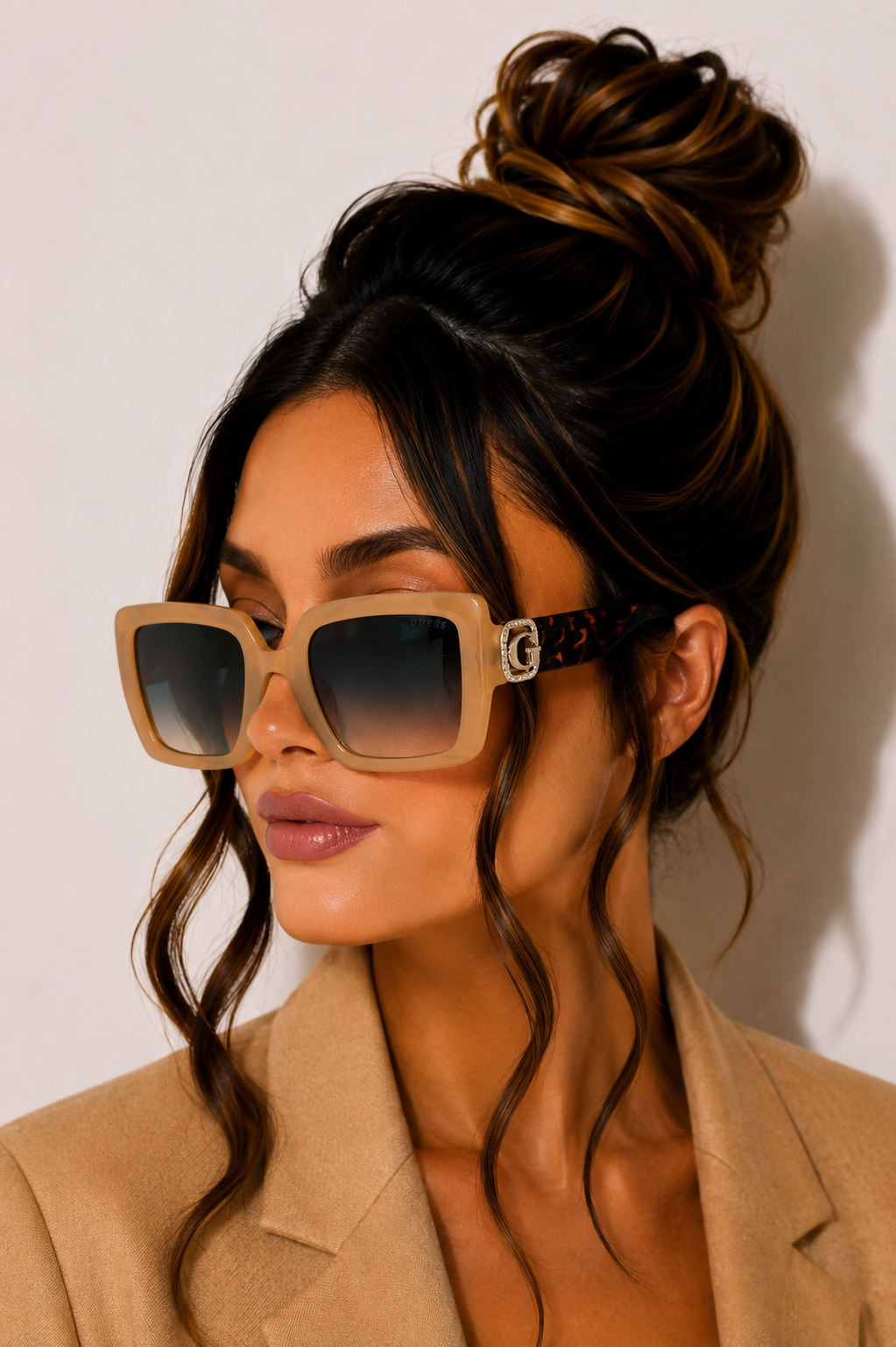 Дамски слънчеви очила Women’s sunglasses Guess GU00103 57P Beige lifestyle view