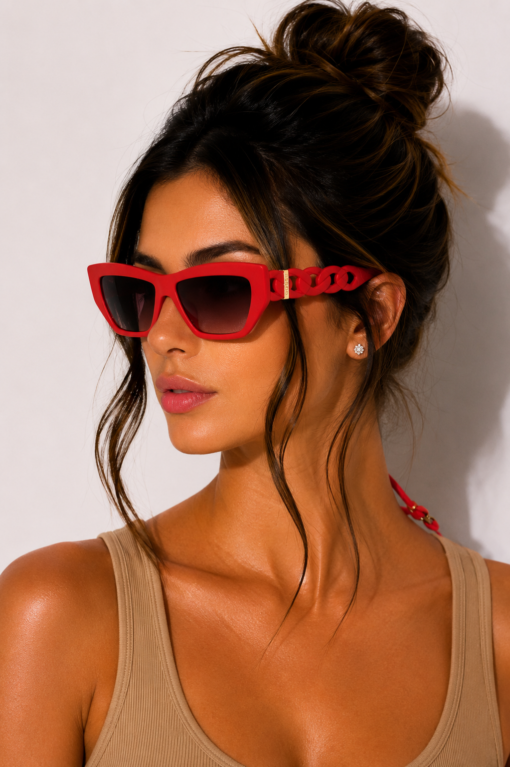 Дамски слънчеви очила Women’s sunglasses Guess GU00111 73B Red lifestyle view