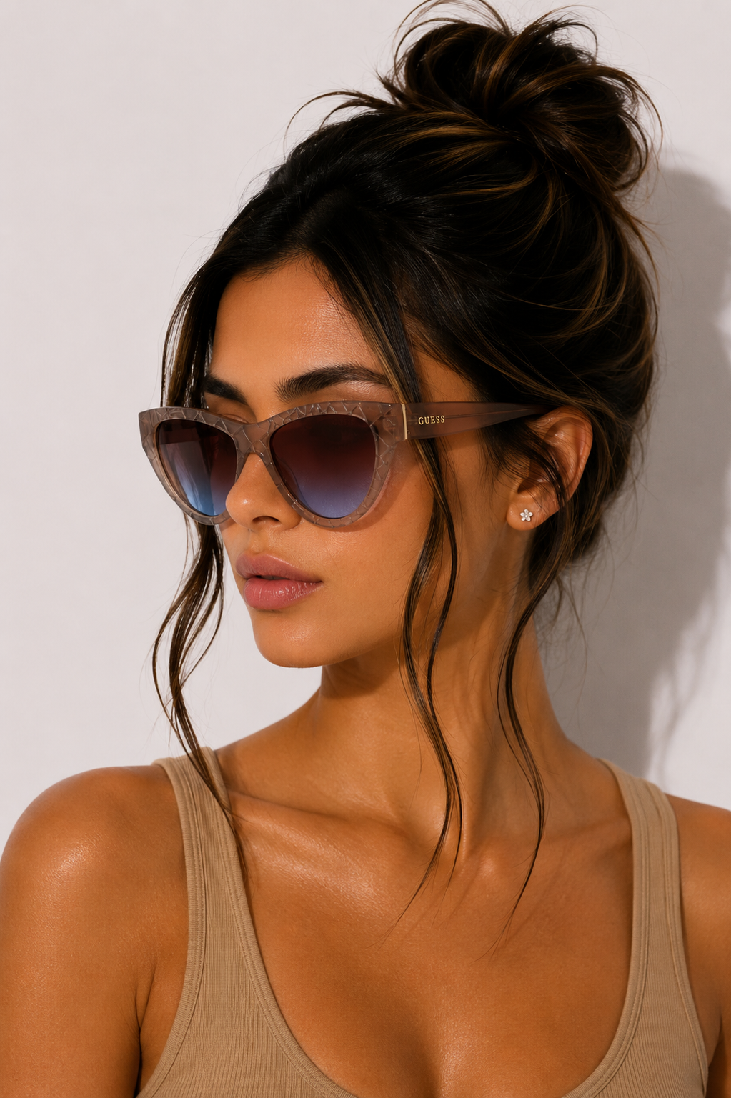 Дамски слънчеви очила Women’s sunglasses Guess GU00151 57F Beige lifestyle view