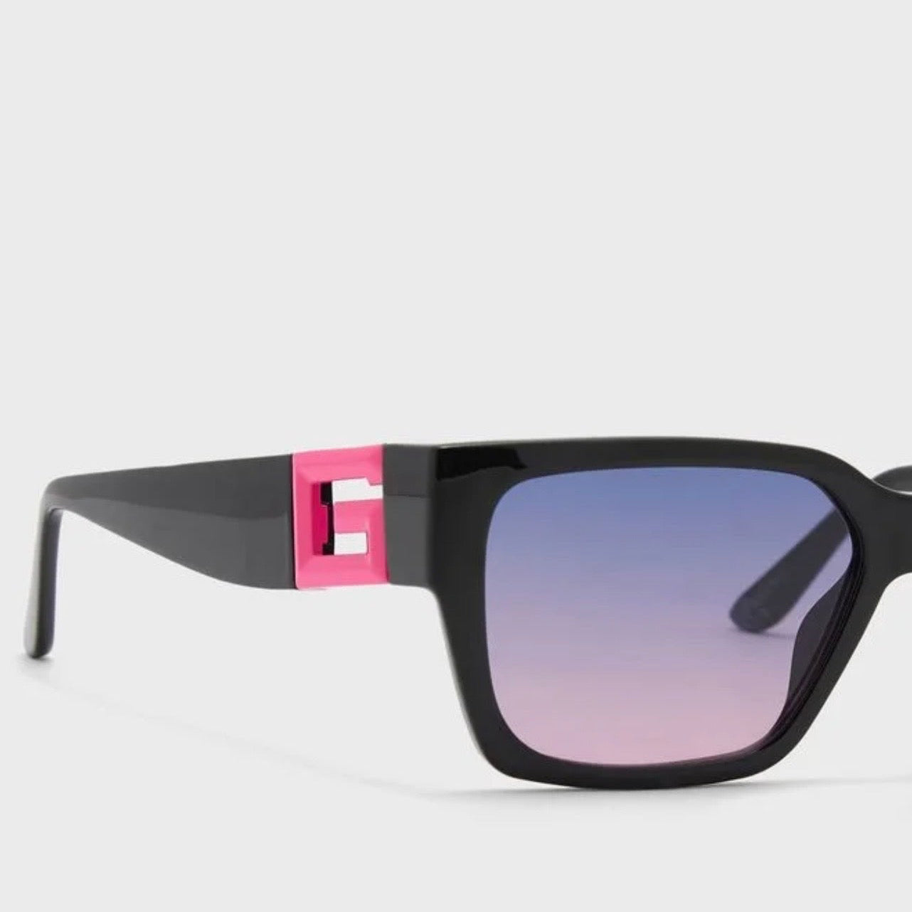 Дамски слънчеви очила Women’s sunglasses Guess GU7916 74T detail view