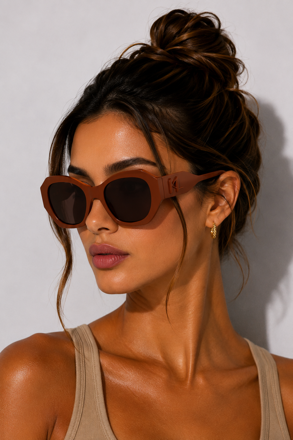 Дамски слънчеви очила Women’s sunglasses KARL LAGERFELD KL6146S200 Brown lifestyle view