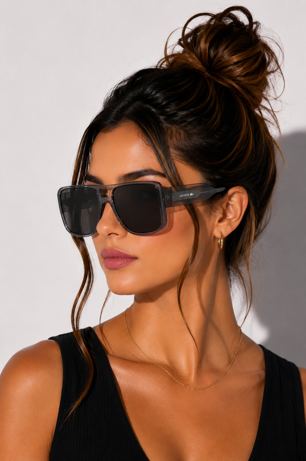 Слънчеви очила Women’s sunglasses LACOSTE
L6056S 035 Gray lifestyle view
