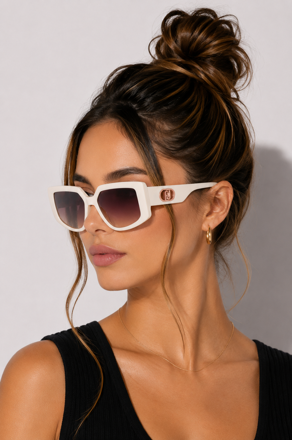 Дамски слънчеви очила Women’s sunglasses LIU JO LJ801S 102 White lifestyle view