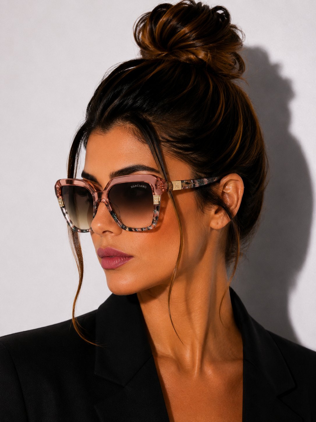 Дамски слънчеви очила Women’s sunglasses Marciano by Guess GM00009 53P Coral lifestyle view