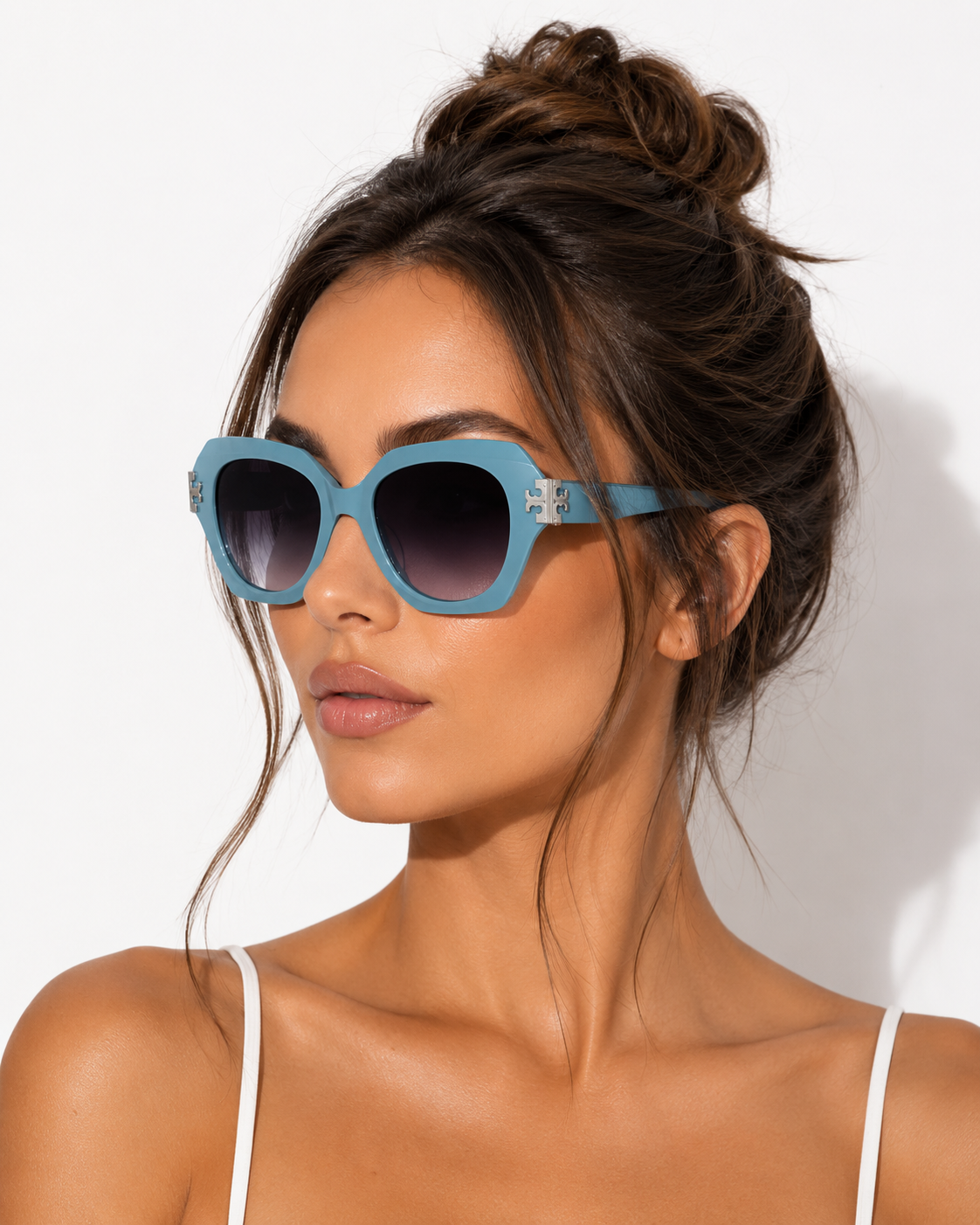 Дамски слънчеви очила Women’s sunglasses TORY BURCH TY7215U19698G Sky Blue lifestyle view