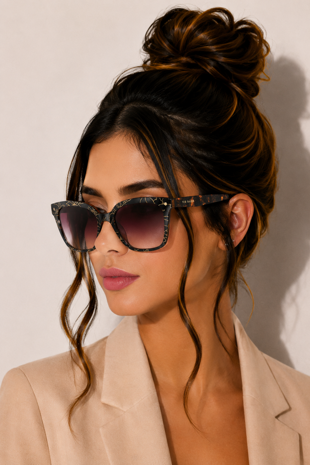 Дамски слънчеви очила Women’s sunglasses Ted Baker TB1676 149 lifestyle view