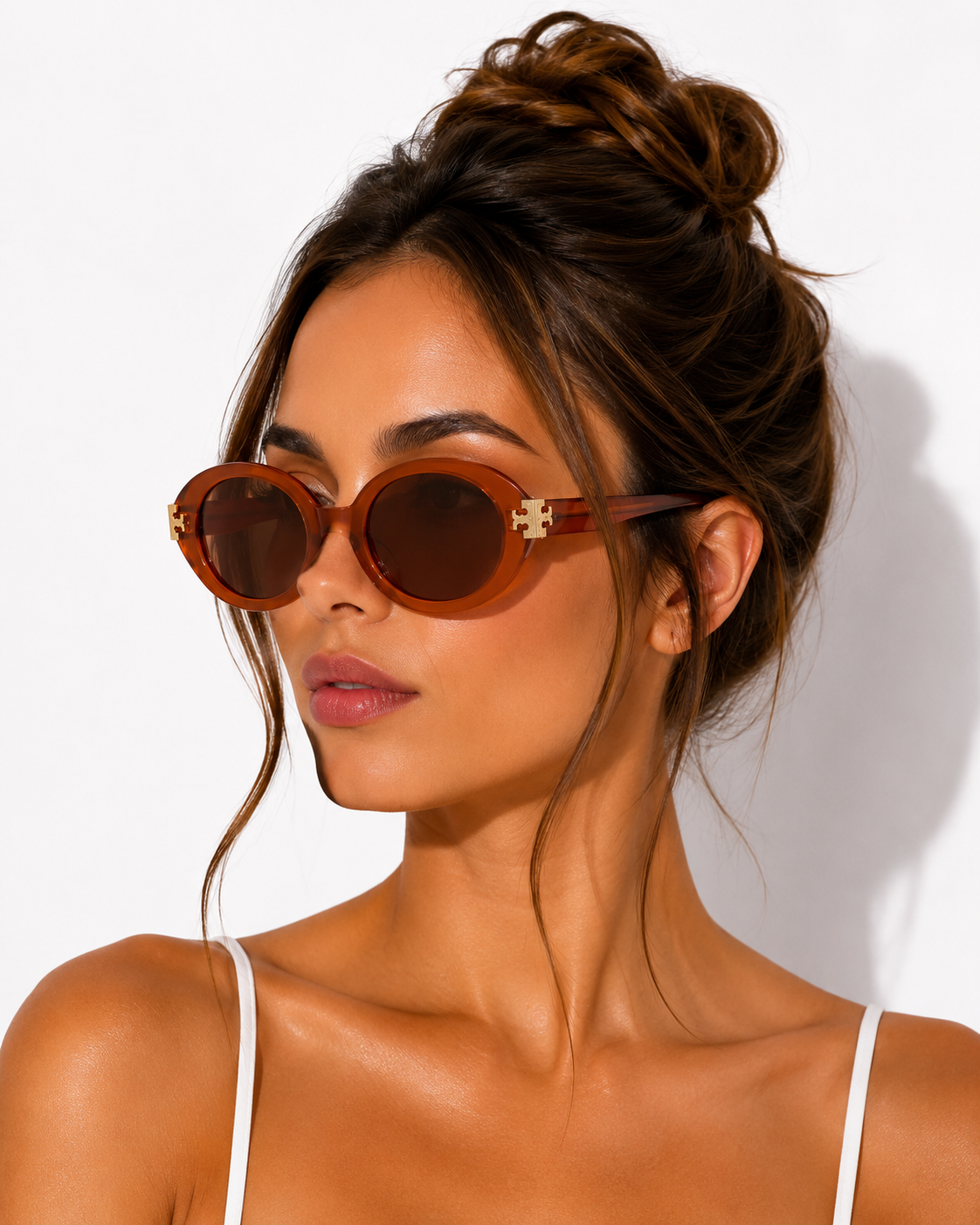 Дамски слънчеви очила Women’s sunglasses Tory Burch TY7210U317673 Brown lifestyle view