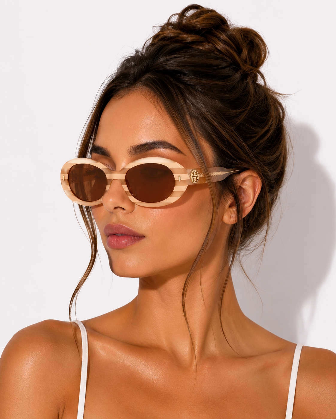 Дамски слънчеви очила Women’s sunglasses Tory Burch TY7214U318173 Brown lifestyle view