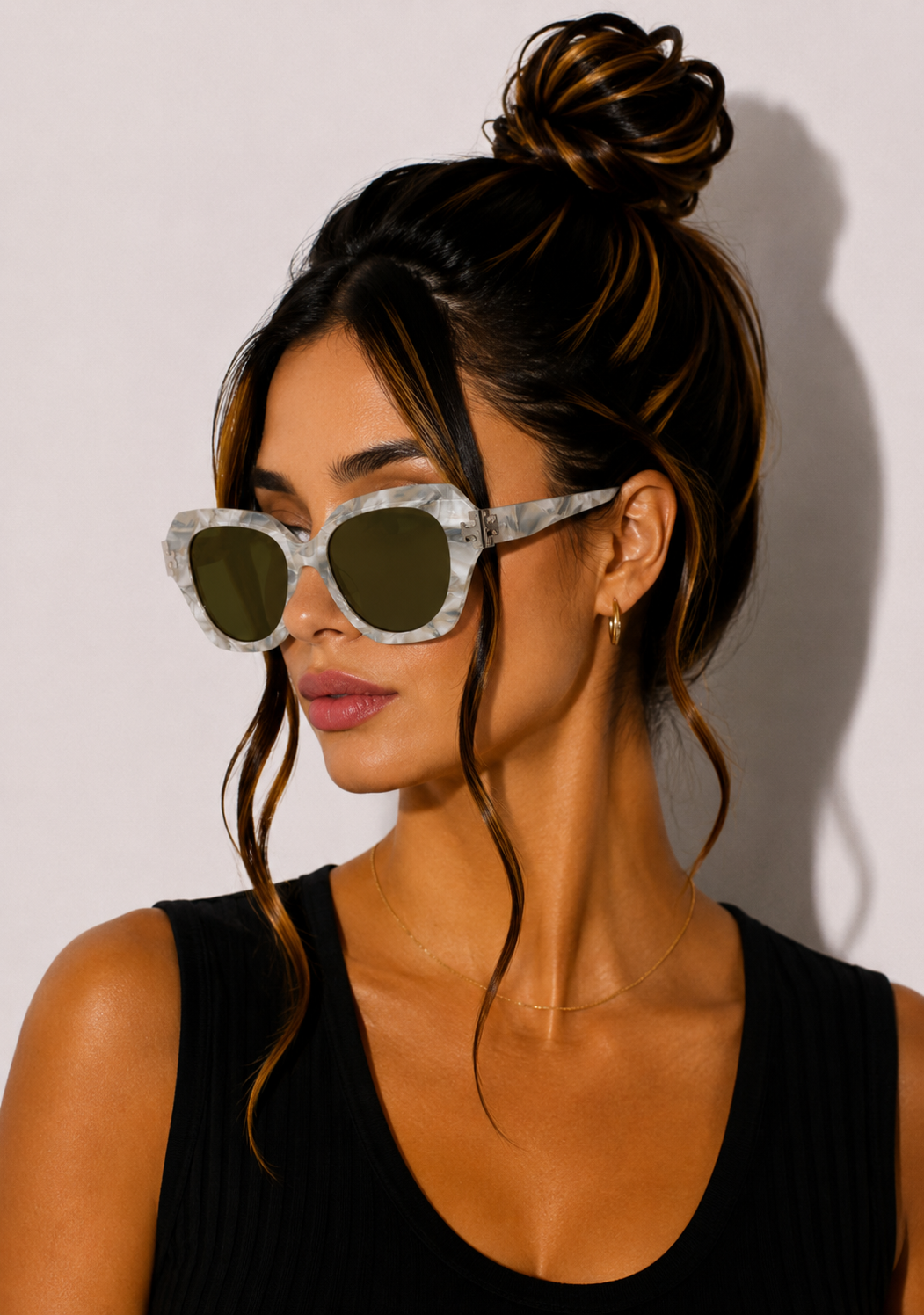 Дамски слънчеви очила Women’s sunglasses Tory Burch TY7215U318473 lifestyle view