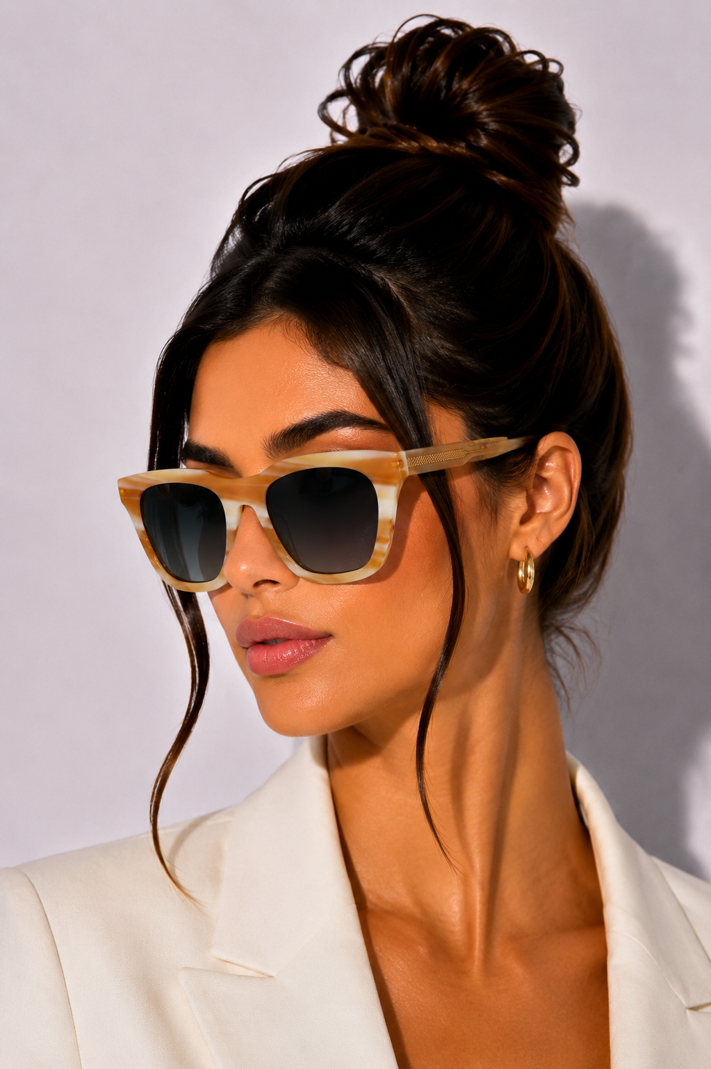 Дамски слънчеви очила Women’s sunglasses VICTORIA BECKHAM VB630S 774 Honey Marble lifestyle view