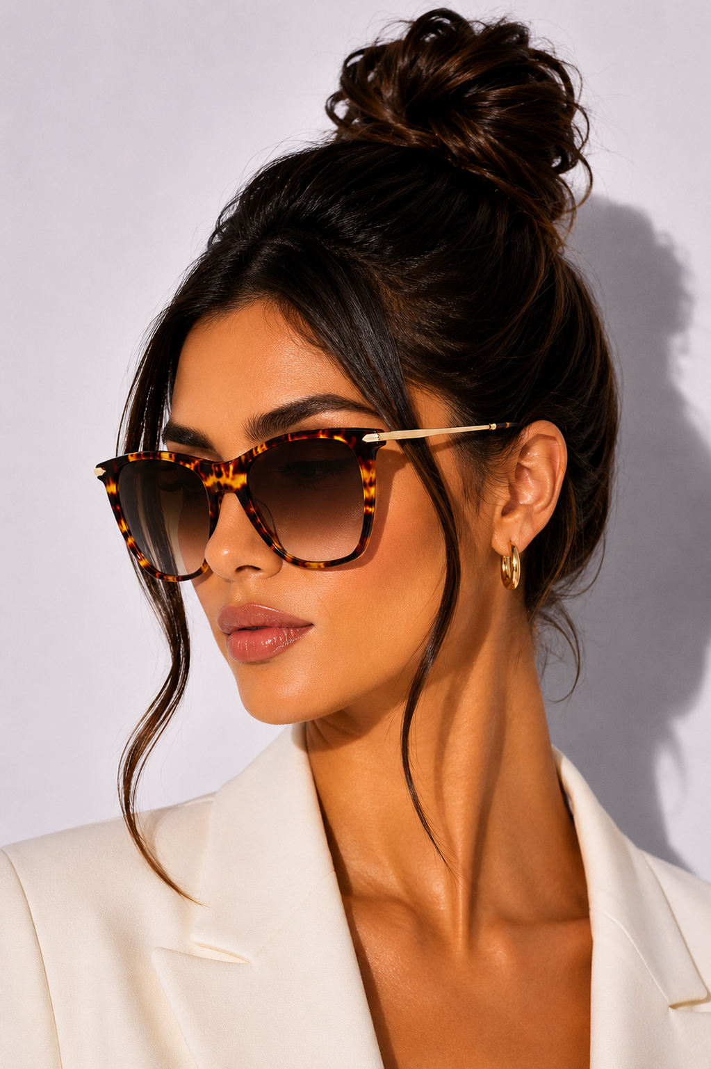 Дамски слънчеви очила Women’s sunglasses VICTORIA BECKHAM VB636S 221 Brown lifestyle view
