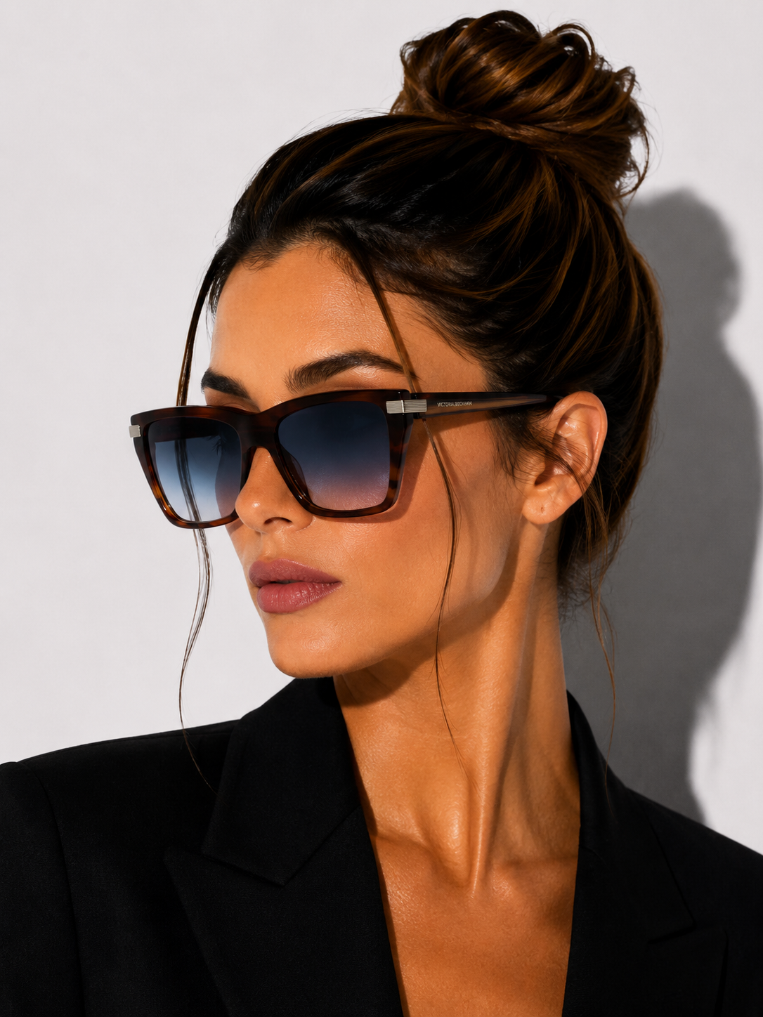 Дамски слънчеви очила Women’s sunglasses VICTORIA BECKHAM VB684S 227 Brown lifestyle view