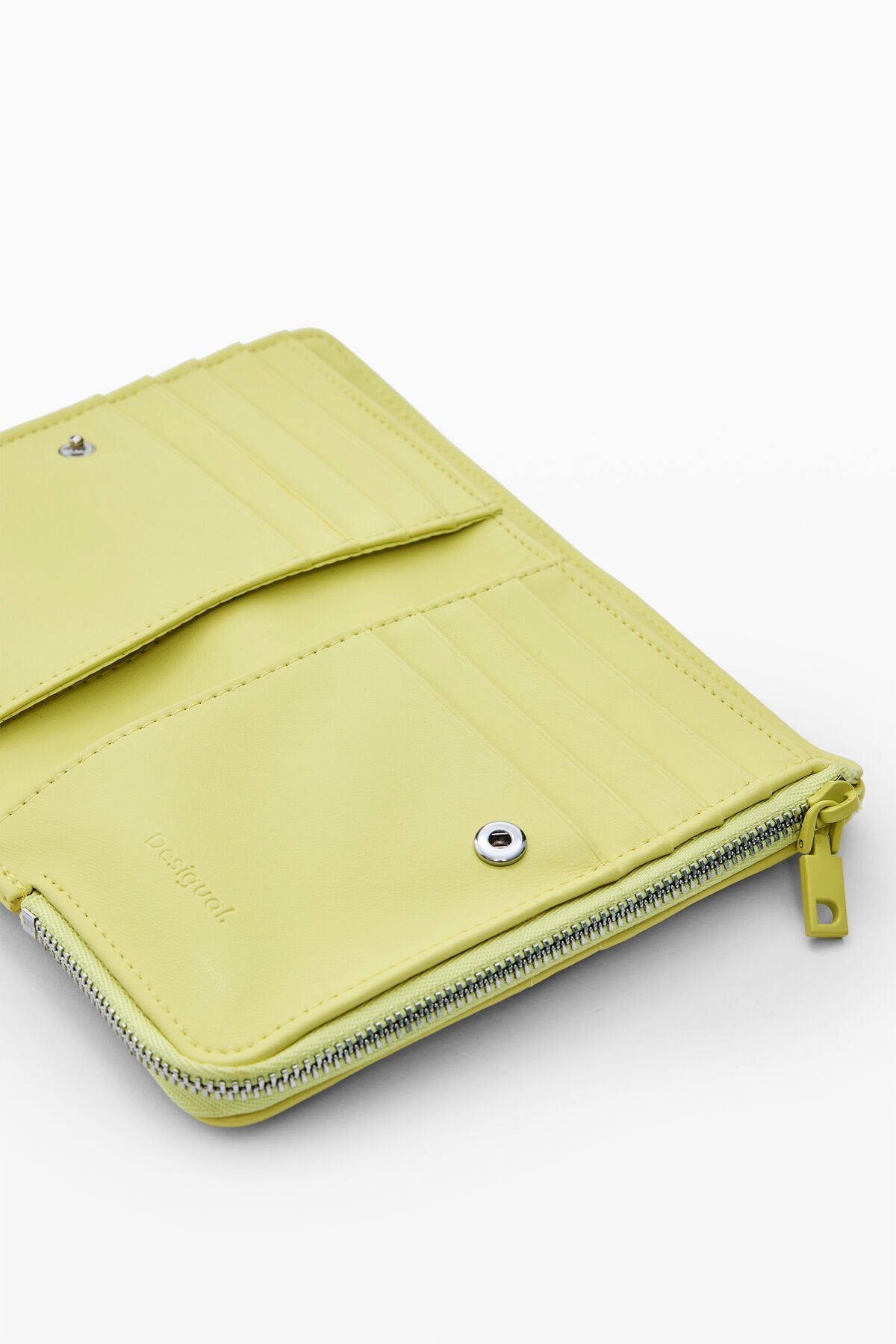 Дамско портмоне Women’s wallet Desigual
26SAYP13 4013 Yellow inside view