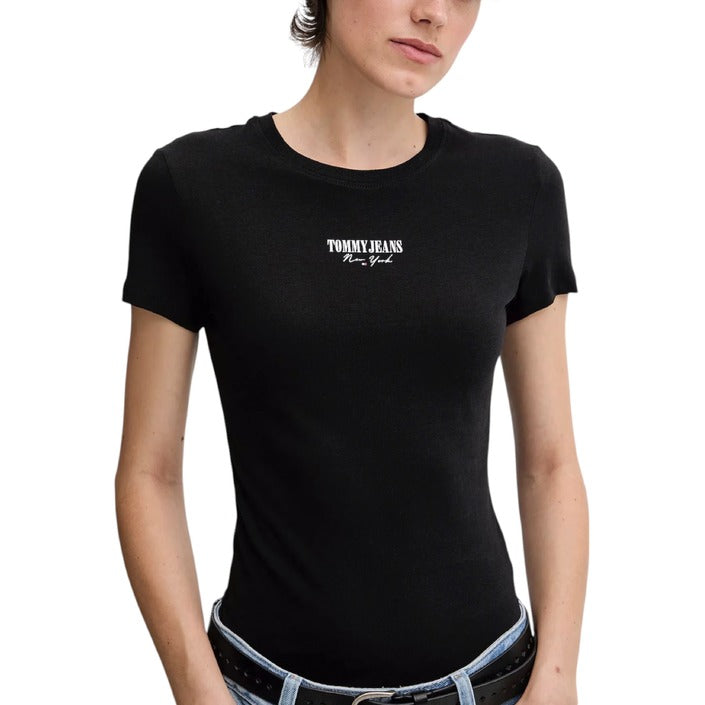 Дамска черна тениска Tommy Hilfiger Jeans DW0DW20913 Close-Up