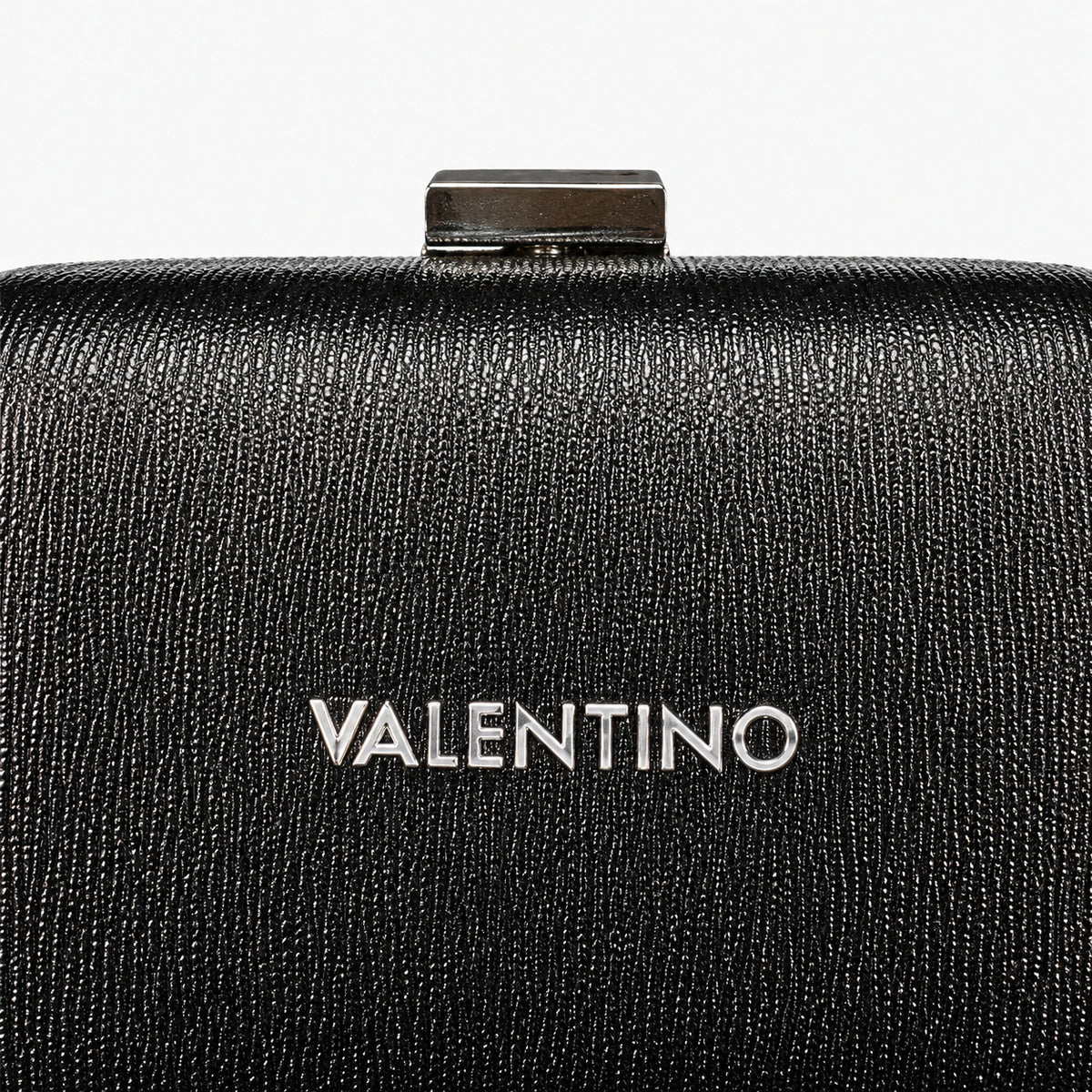 Women's clutch bag Mario Valentino Aroma VBS8GP19 clasp detail view