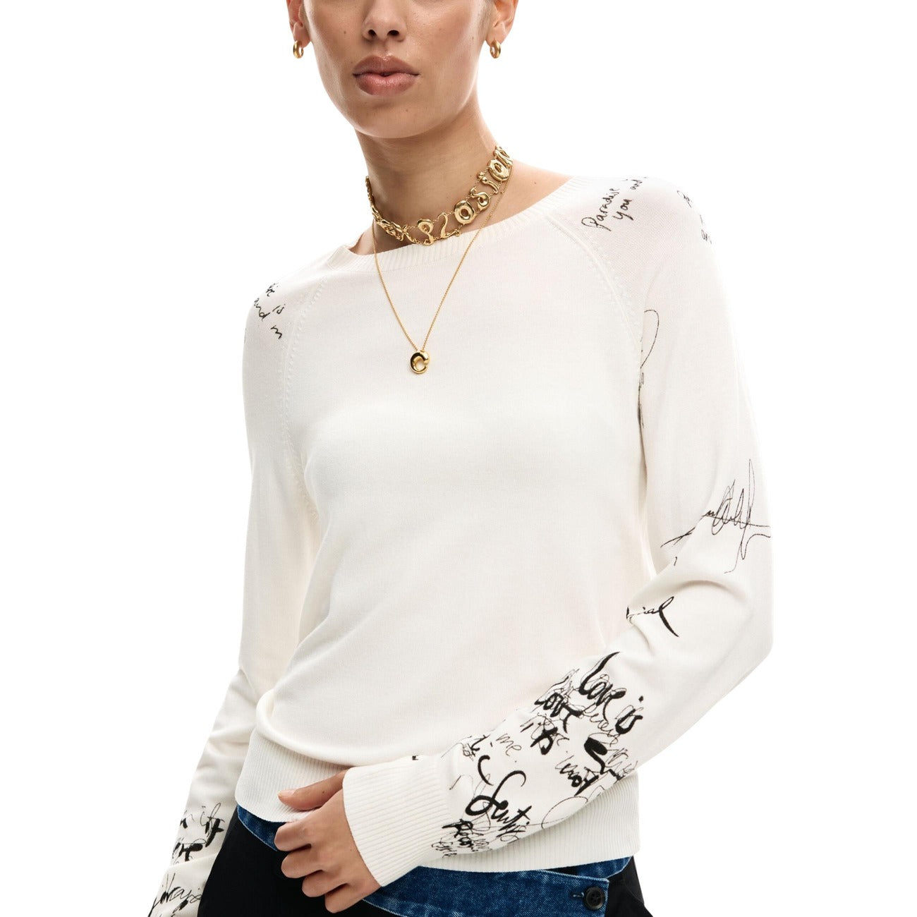 Дамски бежов пуловер Desigual Women Knitwear 26SWJF101001 Close-Up